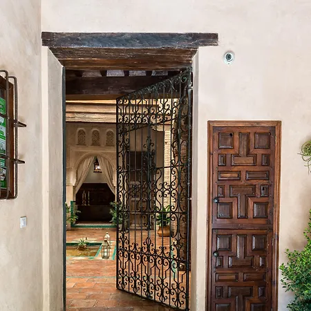 מלון Casa Morisca 3*