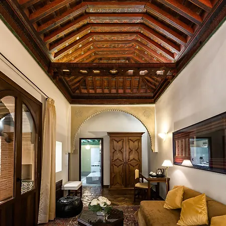 מלון Casa Morisca 3*