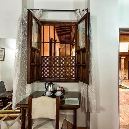 מלון Casa Morisca 3*